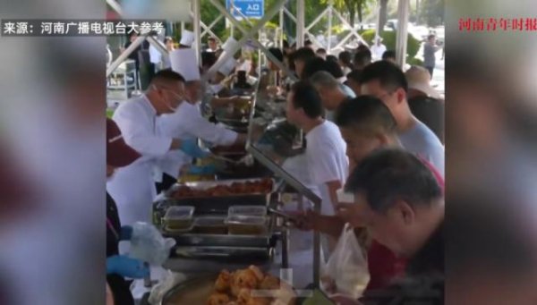 公赢网配资 五星级酒店摆地摊日入3万元，出摊37分钟售罄！经理：不在乎别人说摆地摊掉价